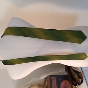 Vintage Archdale olive green necktie 👔